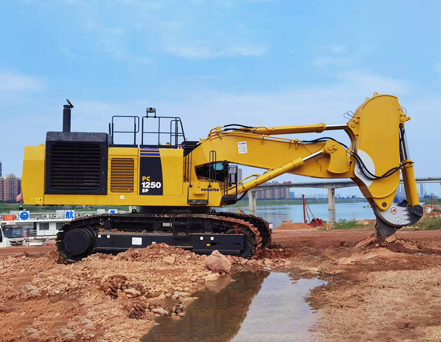 Komatsu 1250 excavator equipped with kaiyuanchichuang diamond arm