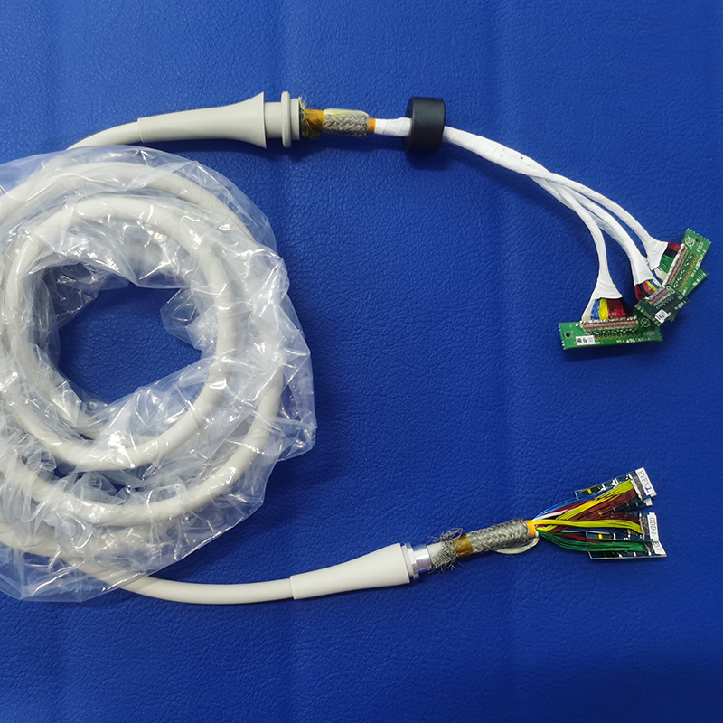 Ultrasonic transducer cable assembly